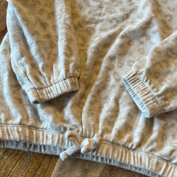 💥2 FOR $15💥 Old Navy Lightweight Animal Print Hoodie - Picture 6 of 9